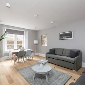 Joivy Luxurious 2br Near Haymarket Station Apartment